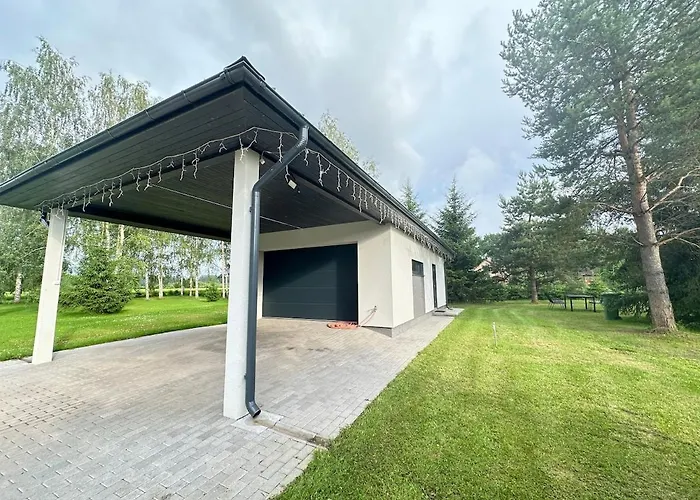 Vaeike Majake Vaikses Ja Kaunis Looduskohas Tartumaal Kooraste